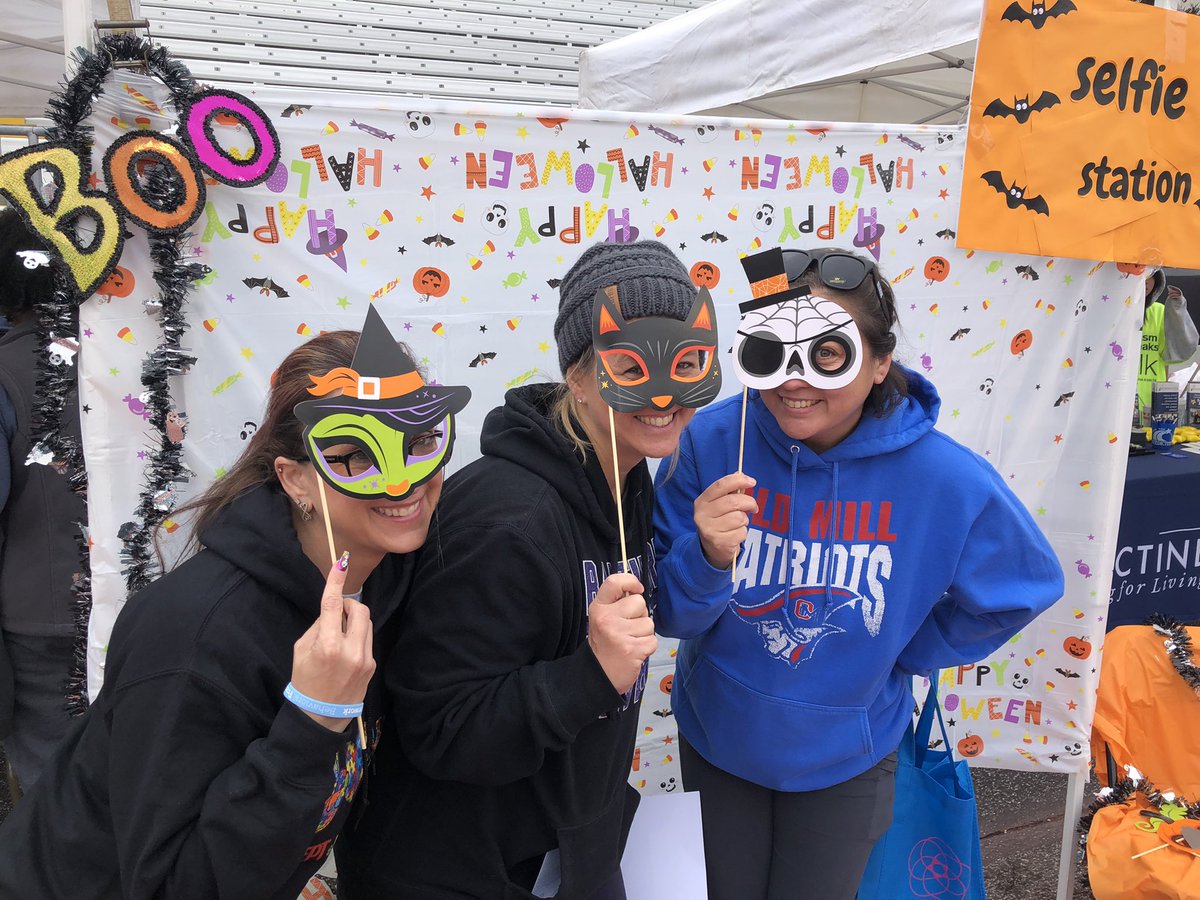 ommsaacps's tweet photo. Today some of the OMMS Patriot staff did the Autism Speaks Walk. What a great cause and a fun event! @LKParks4 #AutismSpeaksWalk #PatriotPride #fitleaders #dowhatisrightnotwhatiseasy #wewalkforourstudents #aacpsawesome https://t.co/oUp8Nsitq4