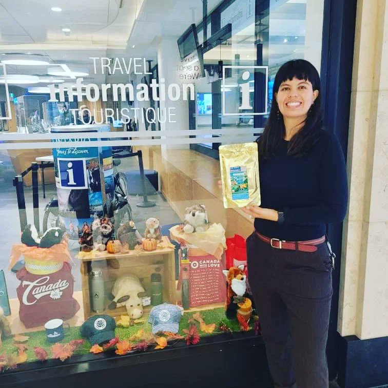 cafeazulejo's tweet photo. Desde muchos kilómetros de distancia el café de nuestra tierra es amado y valorado. Gracias a todas las personas que valoran las buenas cosas y los buenos productos Colombianos. #cafedolorestolima #cafeconcorazon #cafeazulejo #specialcoffee https://t.co/KyXxWQPyem