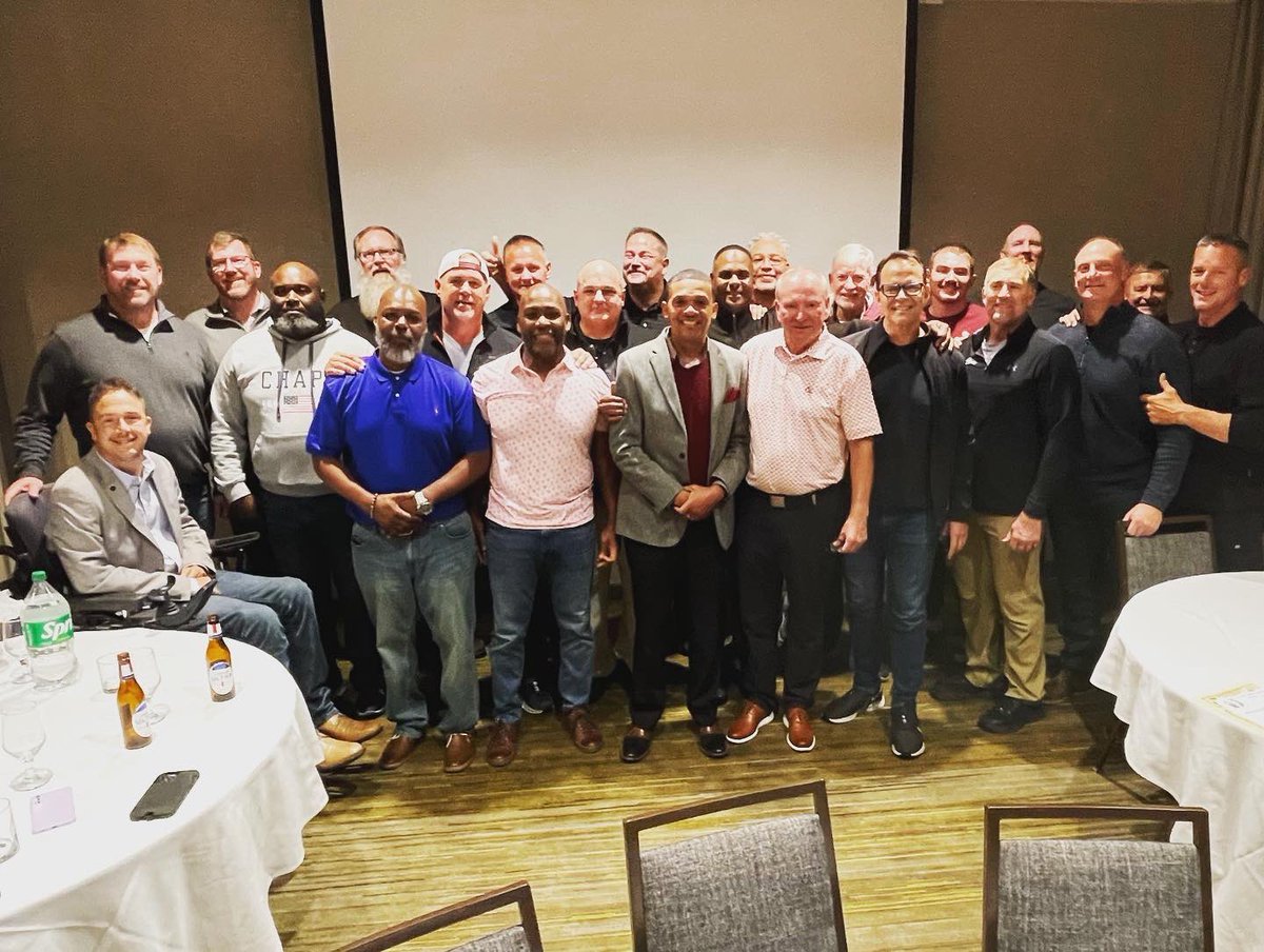MorningsideEdu's tweet photo. Had a great time welcoming home a crew of late 80s and early 90s alums and former athletic staff this weekend. Loved hearing the stories and memories and having you in the stands cheering on football. We are already looking forward to your next visit. #MsideIsTheBestSide https://t.co/iqBluTWezz
