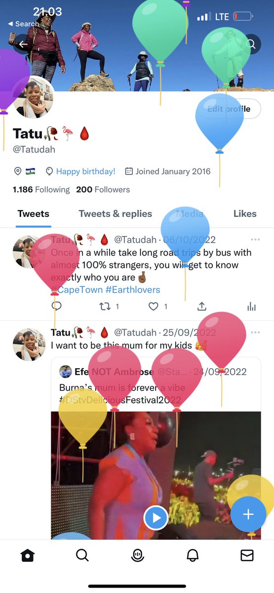 Tatudah's tweet photo. Because it’s birthday so I got balloons 🎈 https://t.co/BfUg7gJHaB