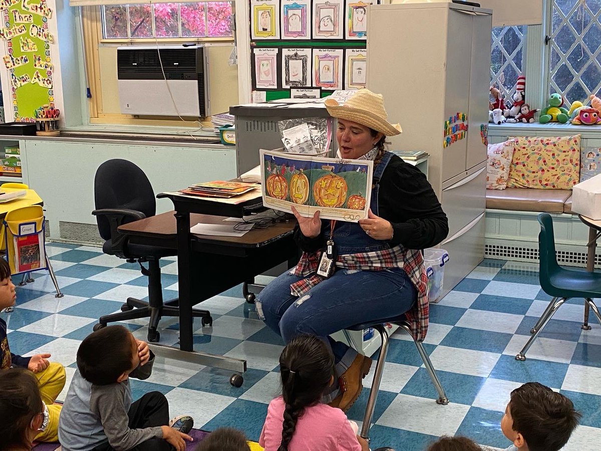 PrincipalMackay's tweet photo. Last week our Kindergarteners and First Graders visited the MAckay pumpkin patch and had a blast!  We can’t wait for Halloween! @TenaflySchools https://t.co/WLRYhpQZvI