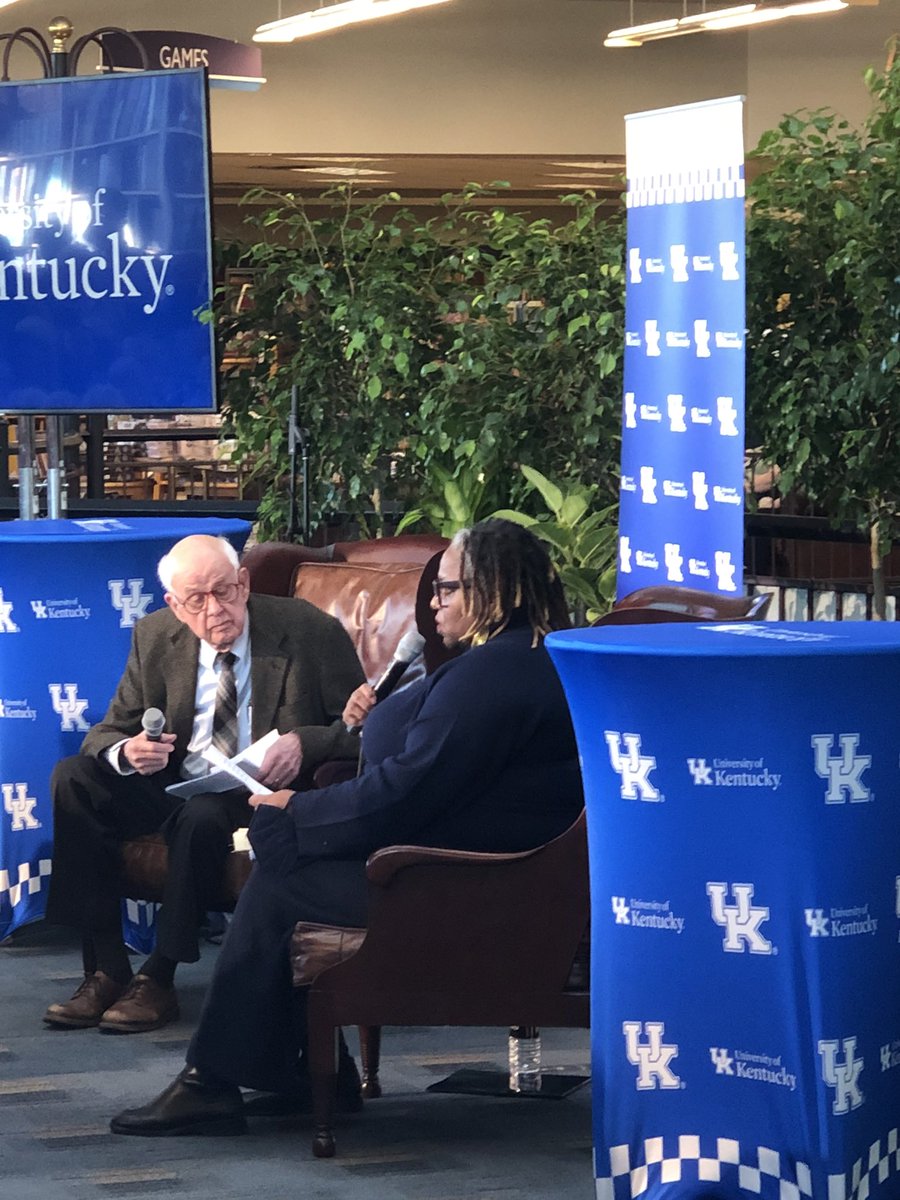A special thank you to @KYHumanities @KyBookFair @JosephBethLex and all who attended my convo with Wendell Berry, the book fest poetry reading, or stopped by my table to chat or buy books. This felt like the best and biggest one in a while. Congrats to all. I'm grateful.