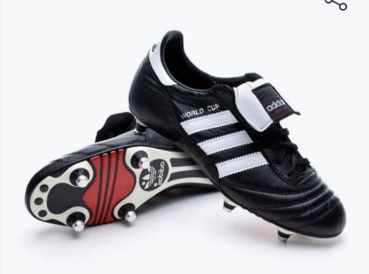 KepaJam93998714's tweet photo. Mis respetos para @FCoquelin_off por jugar con unas botas de verdad. Siempre @adidas_ES #ATHVIL https://t.co/2Mc6rMArNn