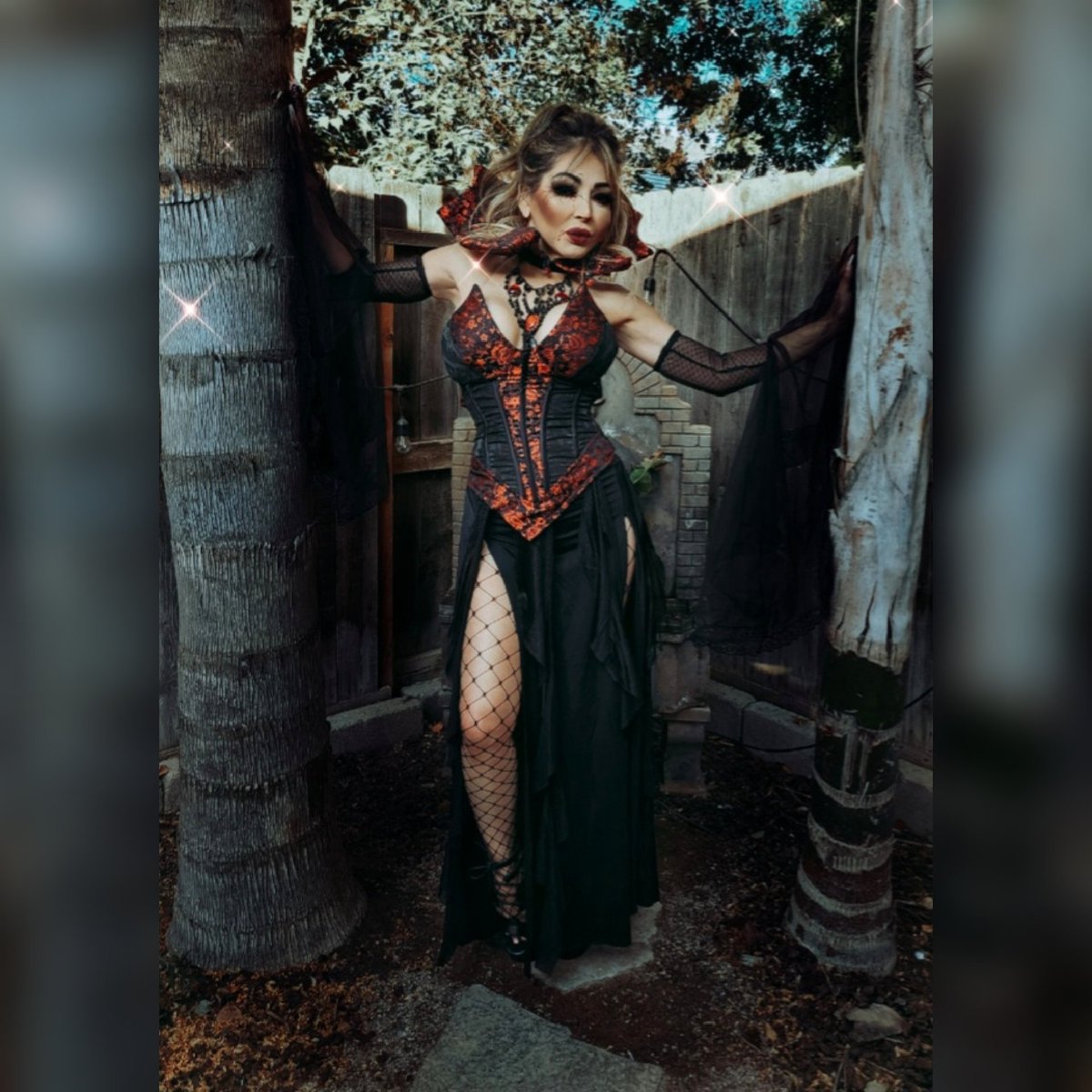 DYchiquita's tweet photo. The devil set fire to everything
around him, but never let a
Flame touch her.
#devillove #halloween2022 #darkness #vampire #sexyvampire #demon #blood https://t.co/LCgZzk7Yzk