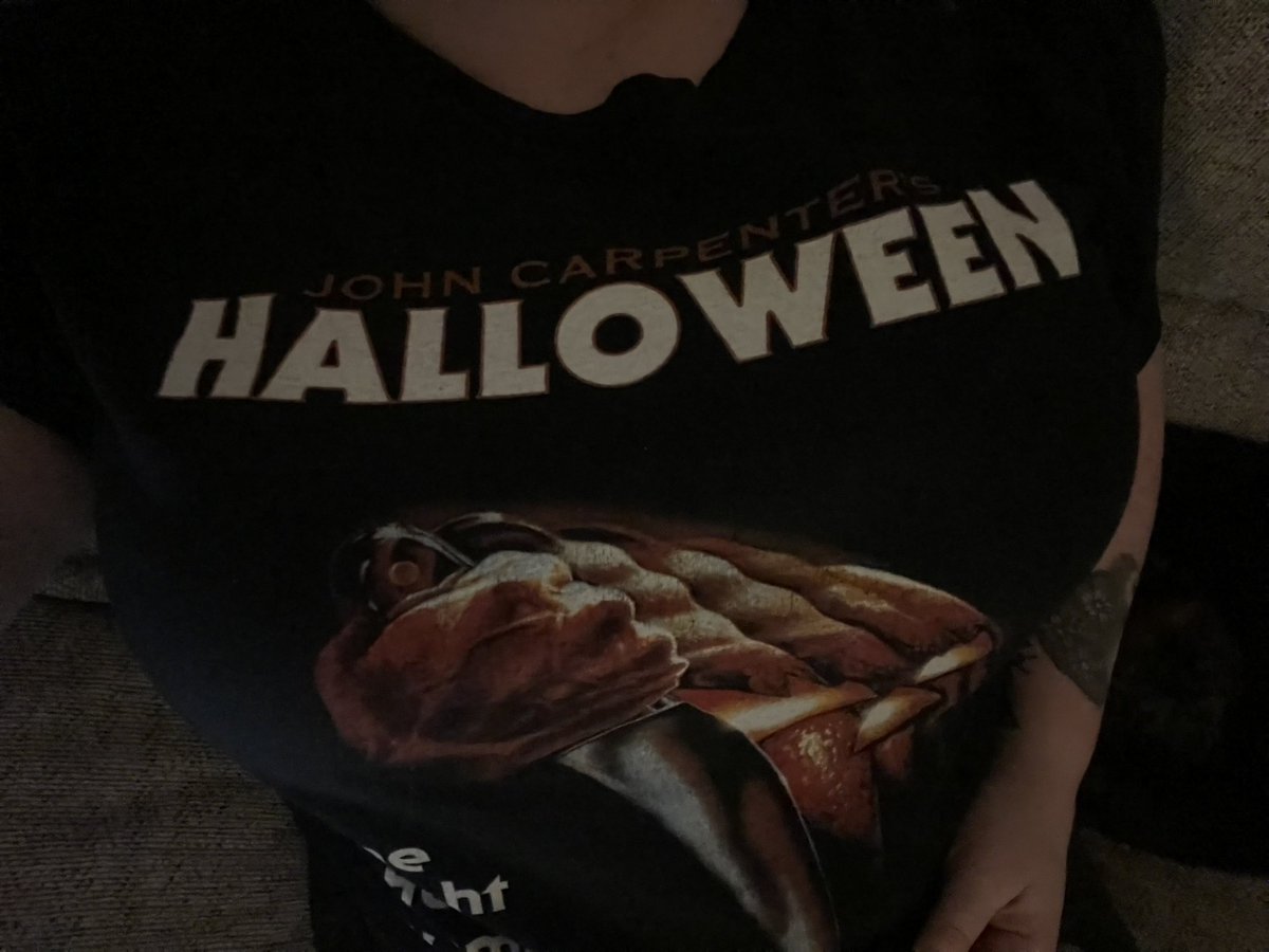 happy halloween my dudes, it’s only right that i’m currently watching Halloween (1978) and repping it too ✌🏼