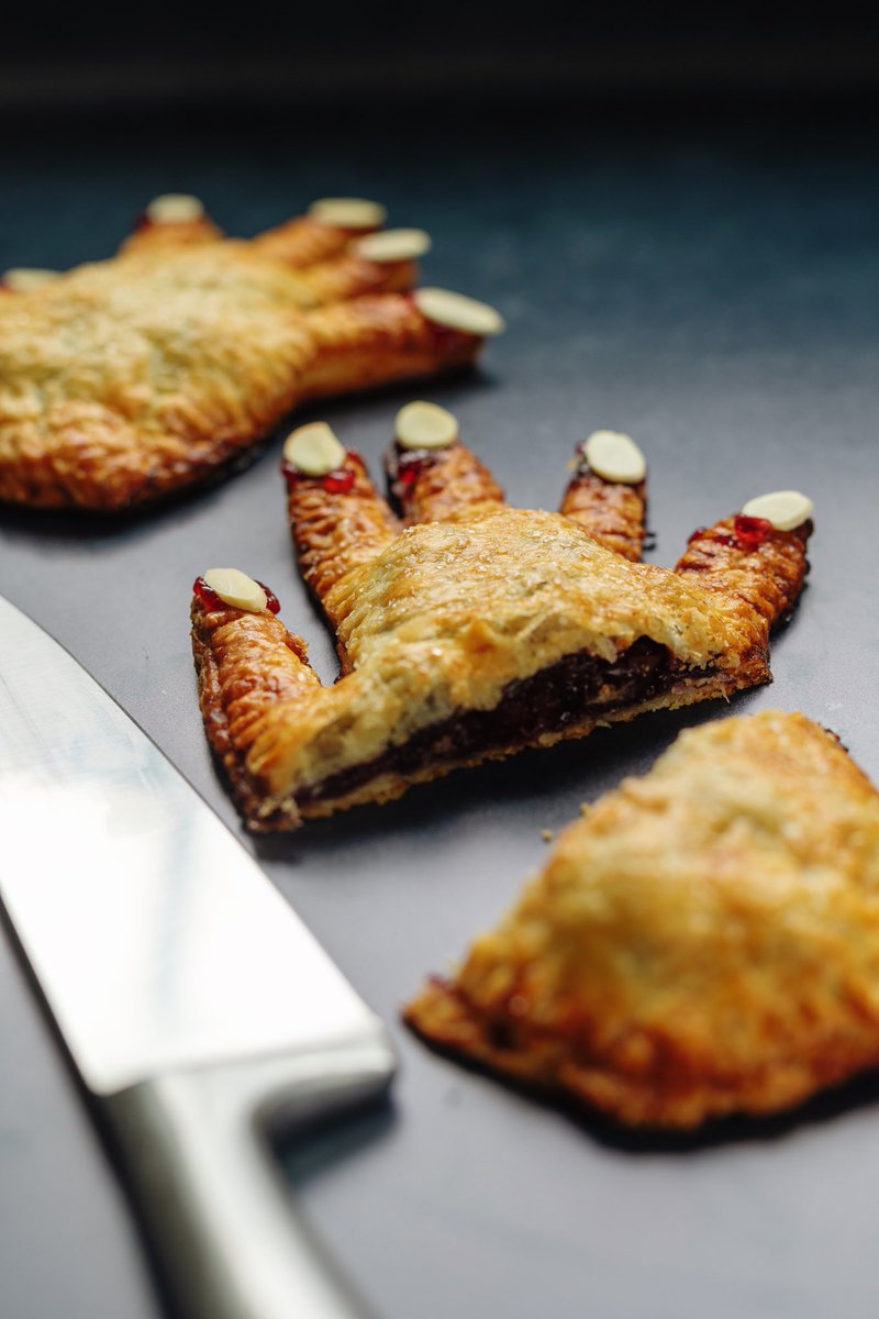 KyleesKitchen's tweet photo. Looking for a fun #Halloween treat? This recipe will come in handy! 

I’m sharing two recipes for Halloween hand pies tomorrow morning on @FOX59! You can watch at 6:40.

https://t.co/KONypyWF1r https://t.co/5QvF1fqIb4