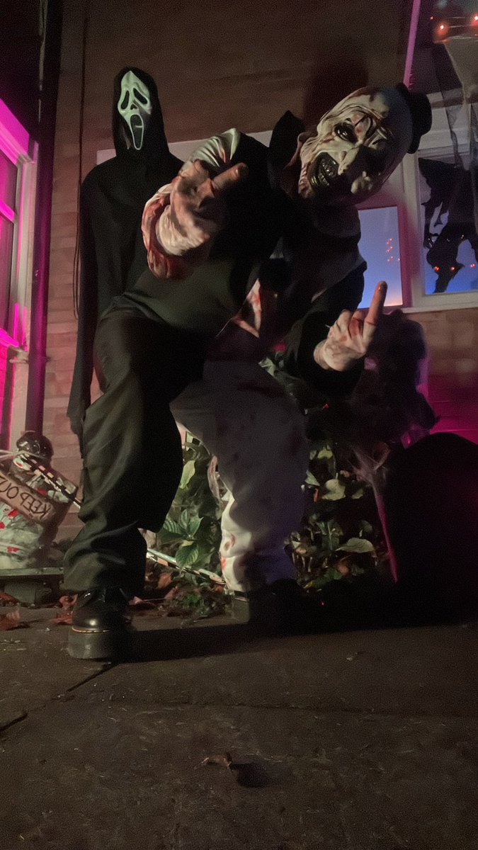 vizrodmedia's tweet photo. One more sleep to ALL HALLOWS EVE! 😈🔥💀🎃🤡🔪��#terrifier #terrifier2 #arttheclown #terrifiercosplay #arttheclowncosplay #allhallowseve #halloween #spookyseason https://t.co/Dh32CEpNNP