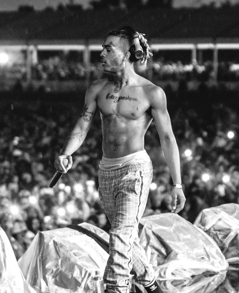 XXXNumbers's tweet photo. Moonlight has now hit 1 Billion views on YouTube, it is XXXTENTACIONs 2nd song to reach the milestone, which is the 3rd most of any rapper in YouTube history (lead credits) https://t.co/kj5sR51wkr