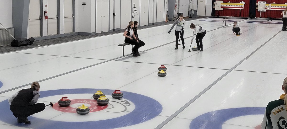 twinetime14's tweet photo. Rocque's final rock doesn't curl in enough, sitting open

Grandy comes down, taps it out and we put a 4 on the board

#MakeTheFinal 

Grandy 8 - Rocque 4

Grandy ➡️ C-qualifier vs Jones/Carey tonight

#CSideGrind
#CCAutumnGold
#curling 🥌 https://t.co/LUBGNeeLvB