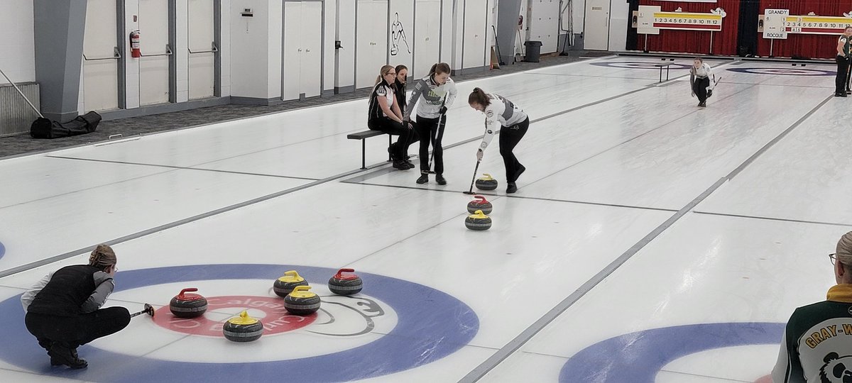 twinetime14's tweet photo. Rocque's final rock doesn't curl in enough, sitting open

Grandy comes down, taps it out and we put a 4 on the board

#MakeTheFinal 

Grandy 8 - Rocque 4

Grandy ➡️ C-qualifier vs Jones/Carey tonight

#CSideGrind
#CCAutumnGold
#curling 🥌 https://t.co/LUBGNeeLvB