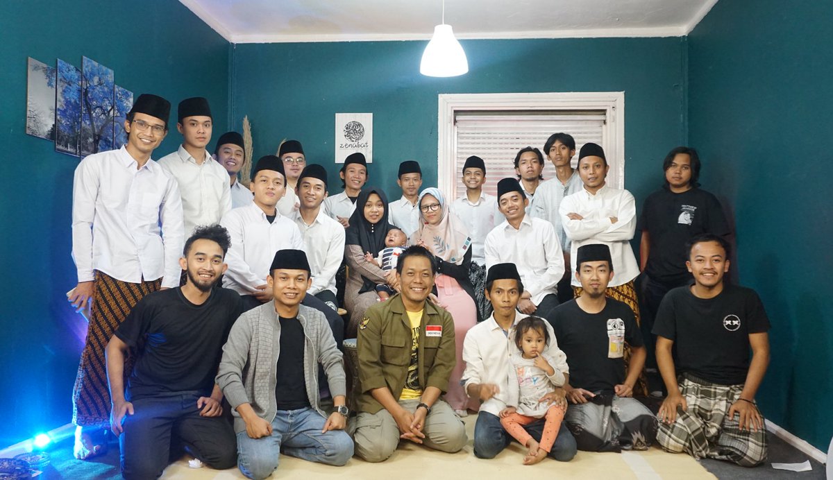 Cuma merajut kenangan bareng kawan-kawan, lewat karya sederhana.
Semoga manfaat.

Monggo : youtu.be/9f31foIpfus