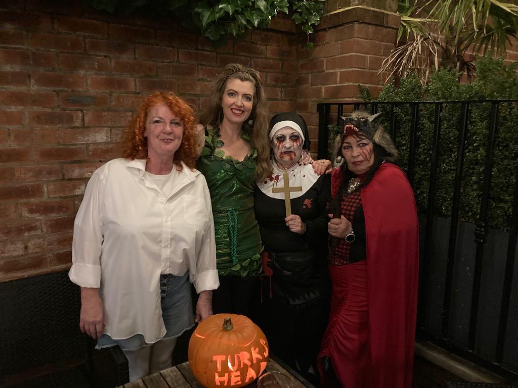 maureen_catton's tweet photo. Just a typical night out with this crew! 😂🎃🎃😂 https://t.co/VDQ3VXuf3X