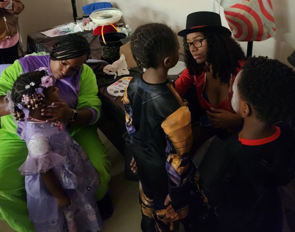 NYPD113Pct's tweet photo. More photos from our Halloween Party #Halloween2022 #PBQS #CommunityAffairs https://t.co/PHVsPl2aF0