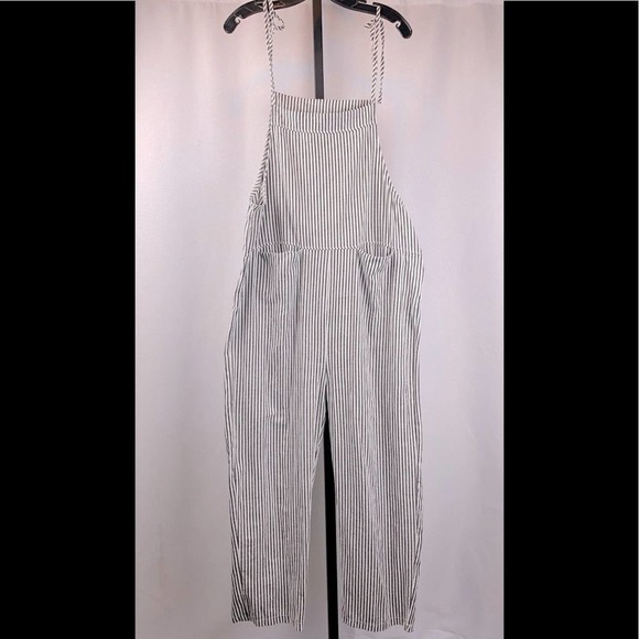 So good I had to share! Check out all the items I'm loving on <a href="/Poshmarkapp/">Poshmark</a> from <a href="/RWSAthlete/">Naomi Hernandez</a> #poshmark #fashion #style #shopmycloset #wayf #starbucks: posh.mk/fpFRn84Oyub