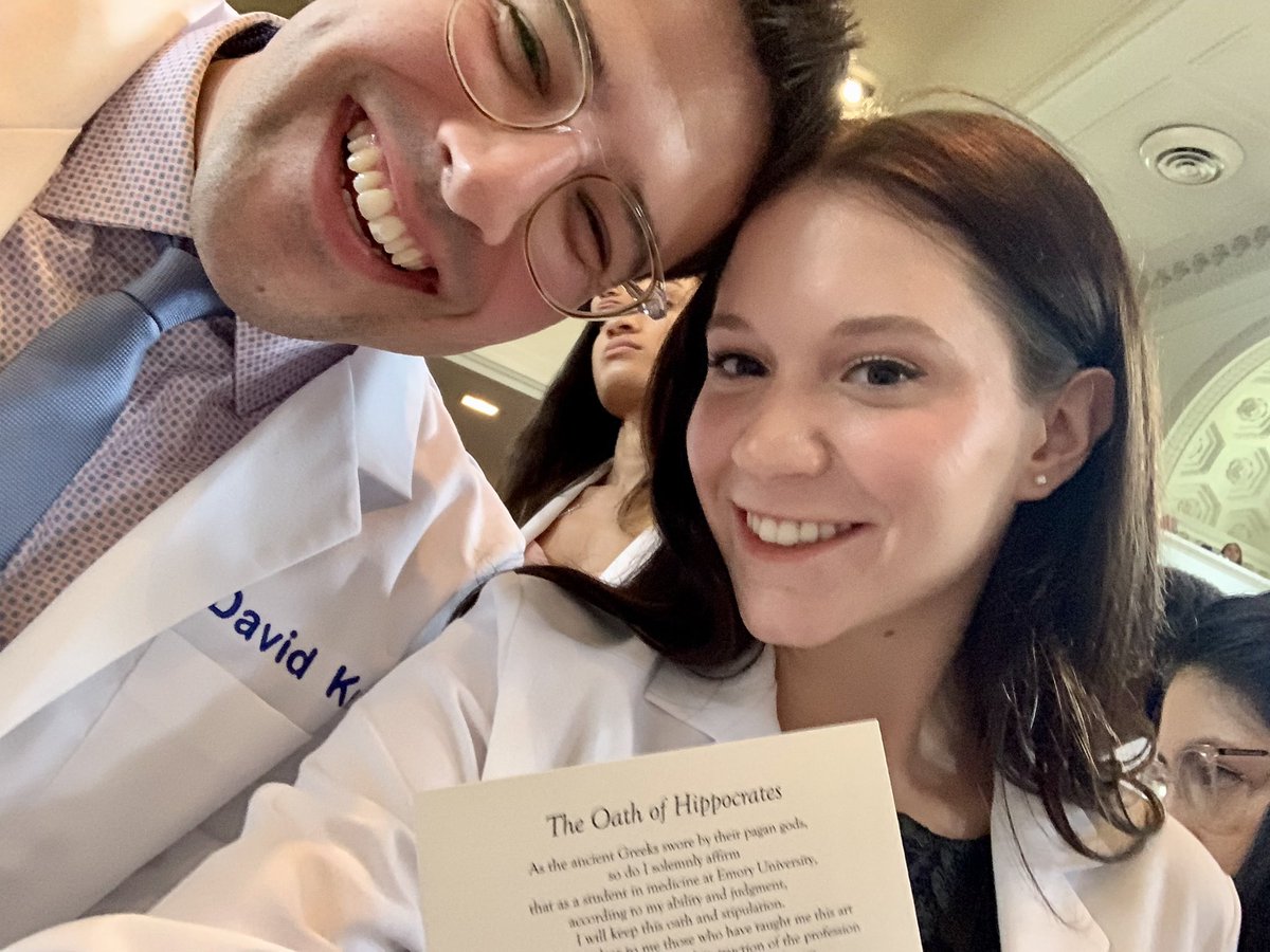 laskey_emily's tweet photo. Honored to be the first person in my family to ever receive a white coat! So excited to be a part of the Emory family with all these amazing people and a big thanks to everyone who helped me along the way! 💙💛💙 #WhiteCoat #EmoryMed https://t.co/b2p7kMDZjY