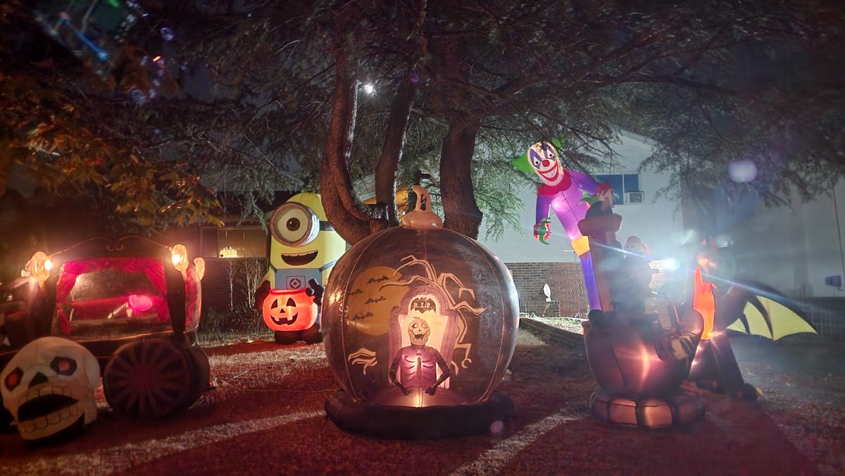 Ipd_19's tweet photo. I'm so excited to celebrate my first halloween🎃 in Canada. Do visit events like this and experience some fun and spooky halloween filled with lots of yummy treats.🧙‍♀️🪄👻
@WahibaChair 
#UCWCOMM102 https://t.co/Mp8x4f1kd5