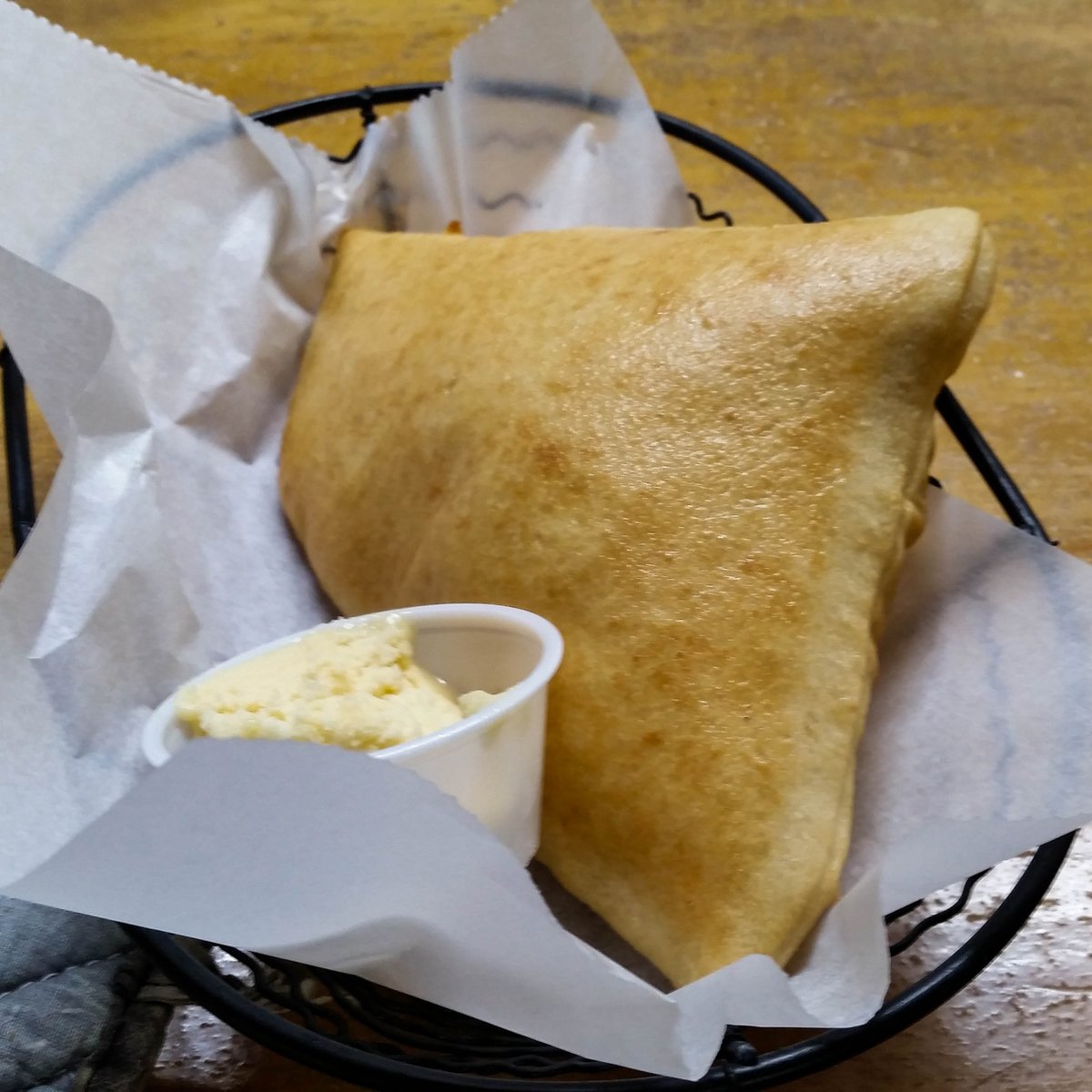 505Nomad's tweet photo. Sopapillas are a puffy, fried pastry dough that can filled with savory ingredients such as meat and beans or served for dessert with honey - https://t.co/NWdJ1Viz0M

#recipe #recipes #NomNom #comfortfood #foodie https://t.co/YA2eC8Jr8t