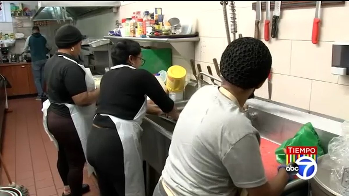 ABC7NY's tweet photo. Tiempo: Technology helps people send money to loved ones in Latin America; rise in use over pandemic https://t.co/EtZrot6b8G https://t.co/XXShfoY5pN