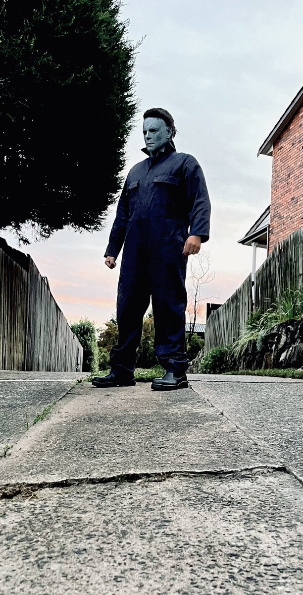 Michael Myers will be out taking the kids trick or treating tonight! 🎃 In the meantime, you can add my version of the theme to your Halloween playlist!!

Happy Halloween!!!

open.spotify.com/album/4jEcL4mz…