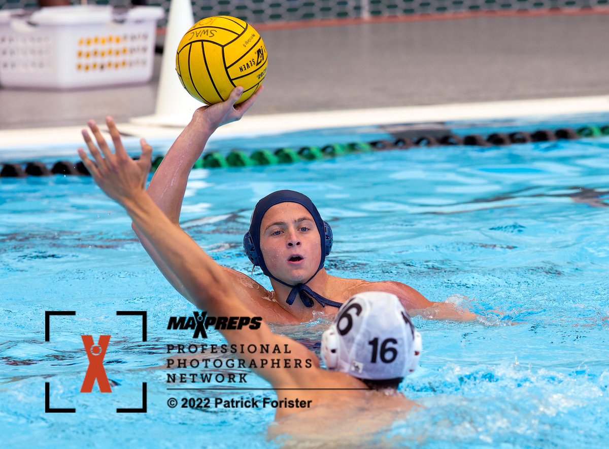 SnapPicsSA's tweet image. MaxPreps photographs Boerne-Champion vs Harlingen South UIL 6A Region 4 Semifinal. All images can be seen here: maxpreps.com/photography/ga…