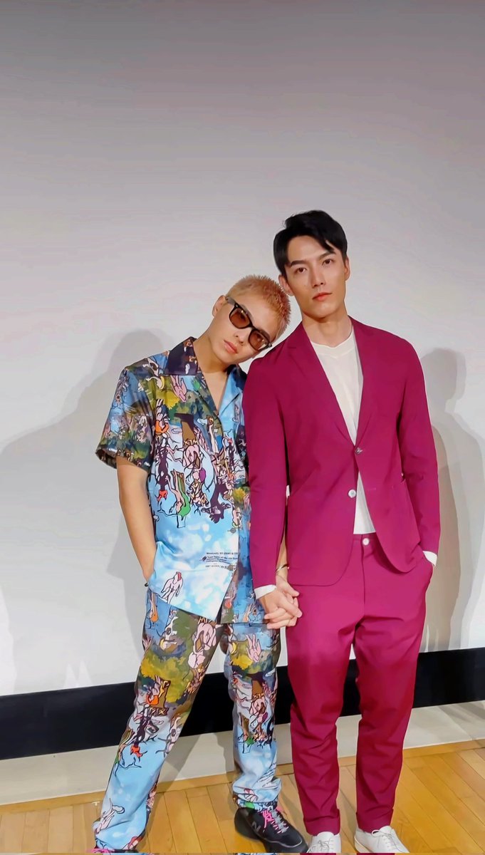 rraii_9's tweet photo. Cute Couple vs Swag Couple
Make your choice 🤭😆 #AaronHank #WayneChunchih https://t.co/d4oFm5r7n9
