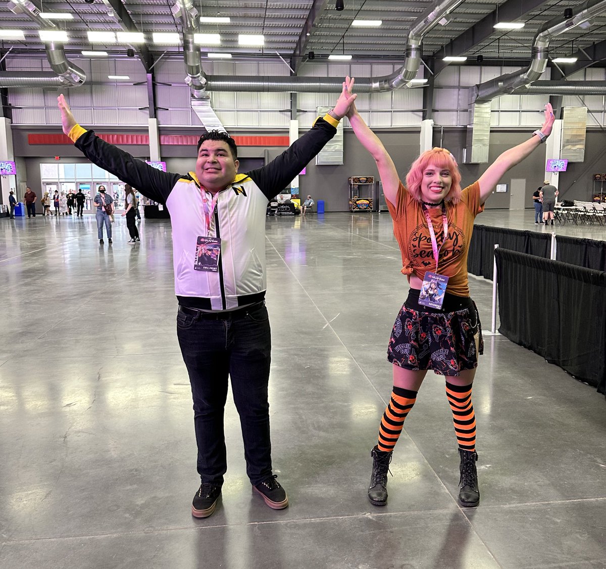 SenseiKev_'s tweet photo. “VICTORYYY!” 🙌🏽✨
Me as Subaru &amp; Emilia’s VA: @kaylimills 🍩 
#UwUCon @UwUConAZ 💕 https://t.co/Qy7O0VsJXM