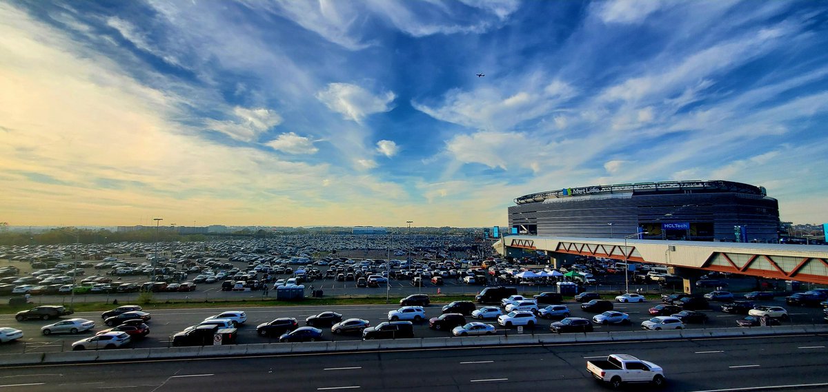macfximus's tweet image. America loves #football. #MetLifeStadium #NYJets