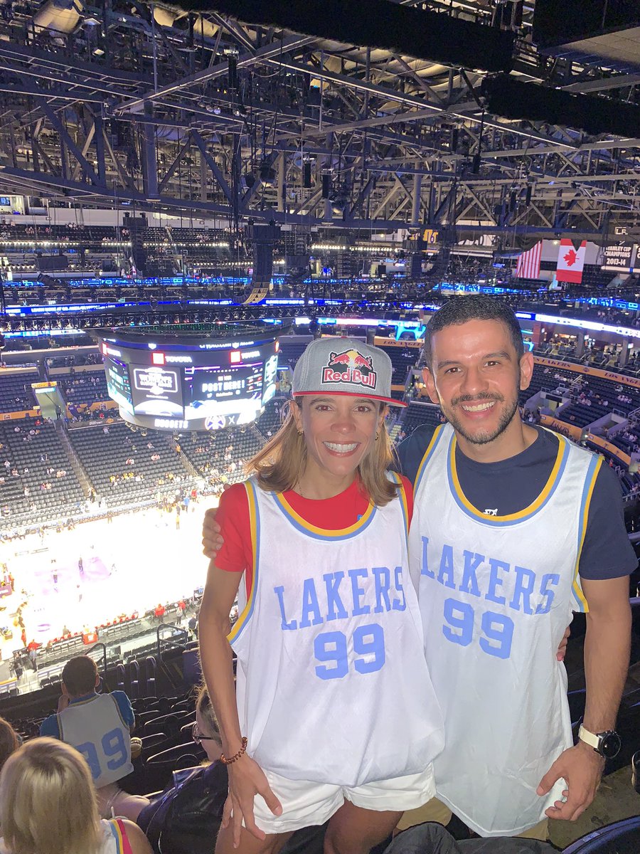 JairoManzur1's tweet photo. First time in L.A and enjoying #LakeShowLive https://t.co/T4UUPk4G28