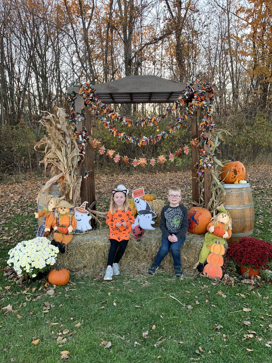 CarpenterDU1's tweet photo. We had a great time at Dudley’s Annual Fall Festival. 🍁 @Dudley_School @PtaDudley https://t.co/AU1eh8gT15