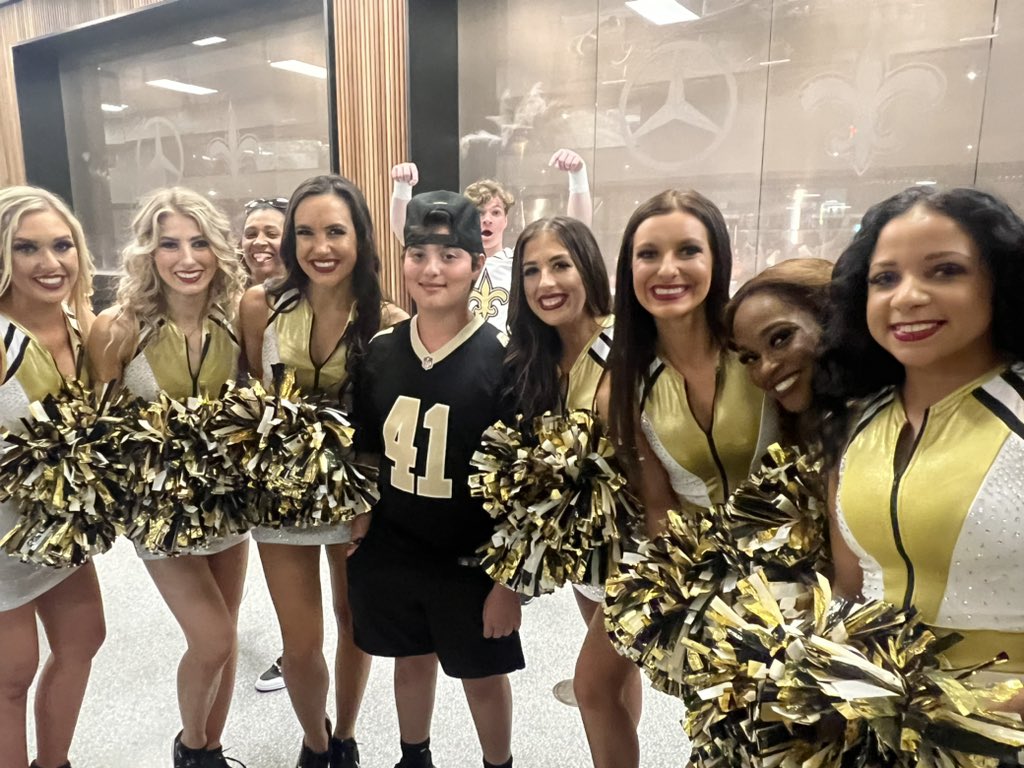 WhoDatBlondie's tweet photo. #WhoDat @saintskrewe #SaintsWin #madehisday https://t.co/ddx2P5zMjJ