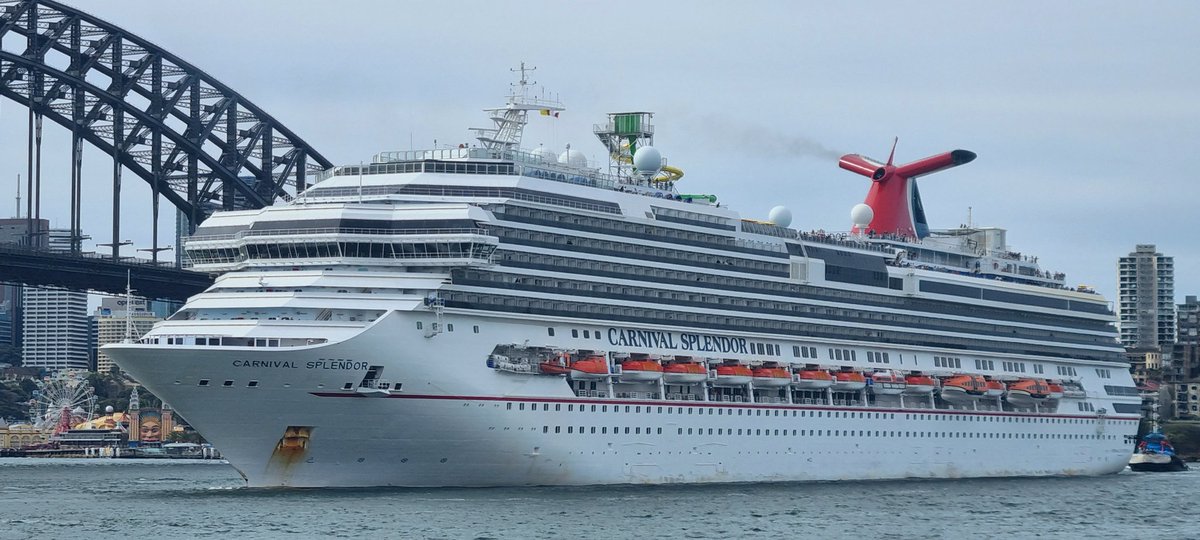 OzTiew's tweet photo. Carnival Splendor https://t.co/sM8ucFJJNU