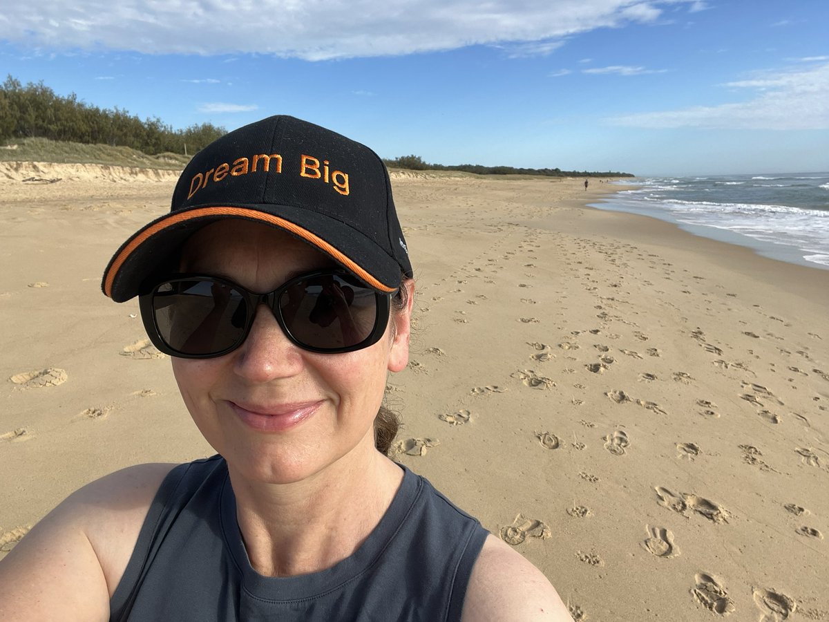 hspeirs's tweet photo. Early start at #AGTA2022  The beaches are big here on the Sunshine Coast. If you like my hat I suggest that you visit the @illumina booth. https://t.co/eFdMMiJp4Z