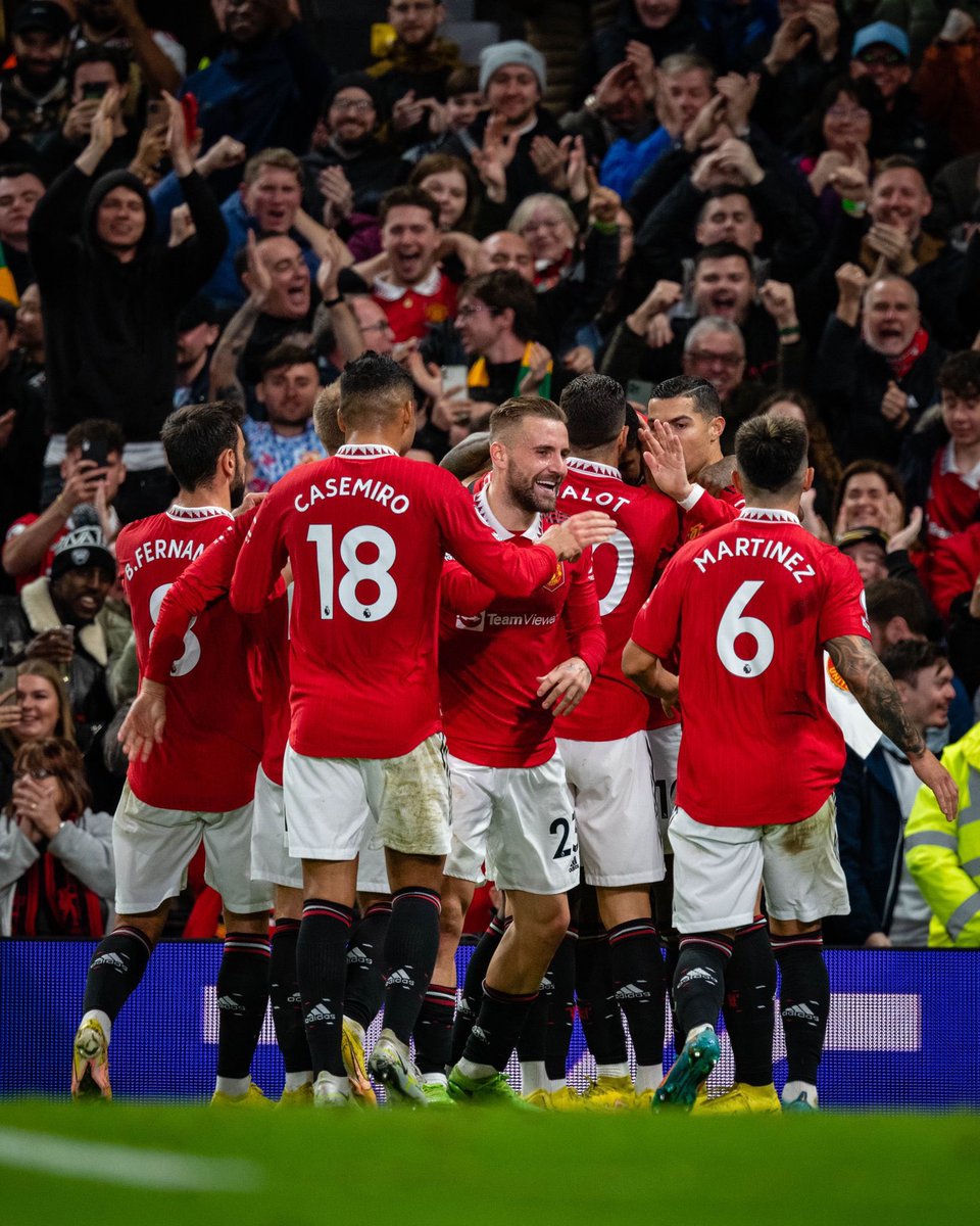 Casemiro's tweet photo. Good job lads! ➕3️⃣👊🏽🔴 #MUFC #MUNWHU https://t.co/jhbCFvgYc9