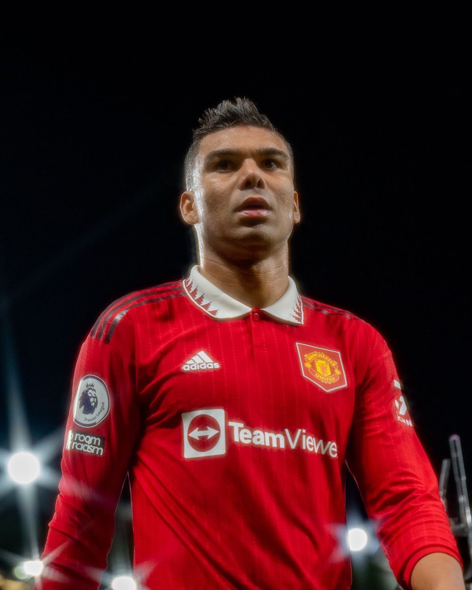 Casemiro's tweet photo. Good job lads! ➕3️⃣👊🏽🔴 #MUFC #MUNWHU https://t.co/jhbCFvgYc9
