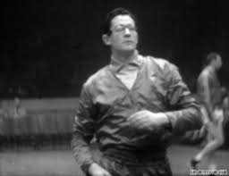 Il était temps que ce numéro 99 flotte au dessus du parquet pourpre et or.