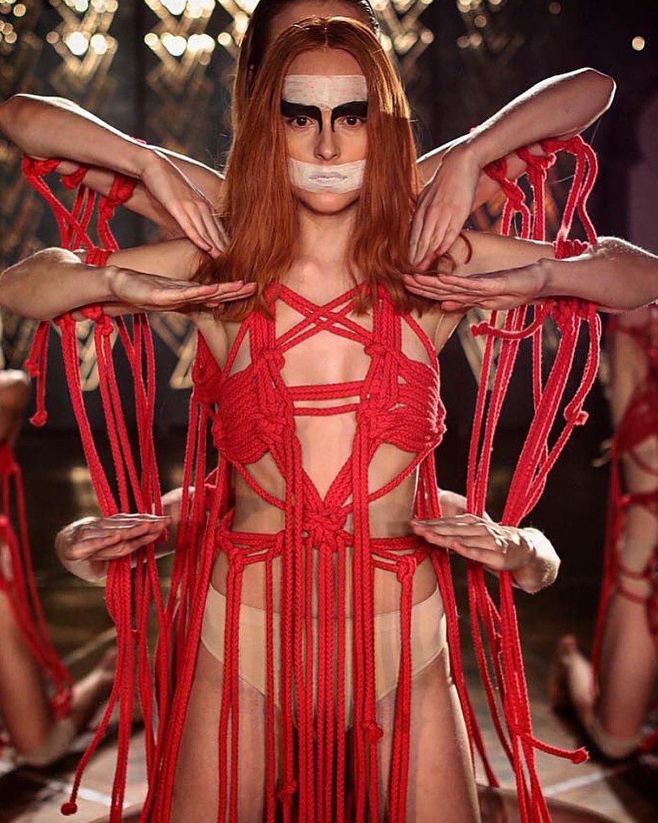 Commanda_Amanda's tweet photo. Pro Tip make ur reference pic your  phone background so when ppl ask you can just wip it out to show them . Anyway here’s my Suspiria costume 👻 https://t.co/dFLw0xrnbm