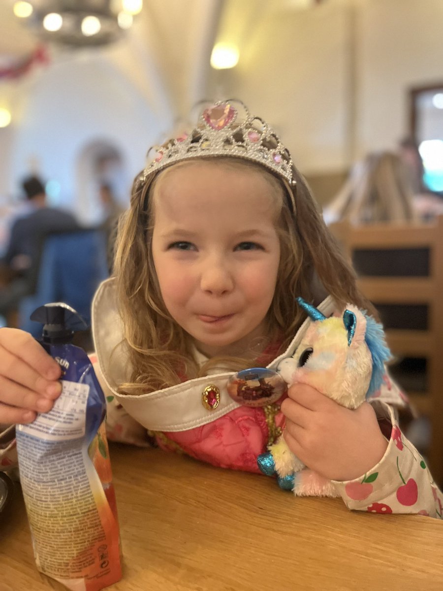 mrskinglll's tweet photo. Minnie- May has had a wonderful princess birthday and wanted to share with her @castlechurchps friends @Miss_White6189 #fivetoday #5yearsold #princess #seedling #recepection https://t.co/oyNrcUGfOE