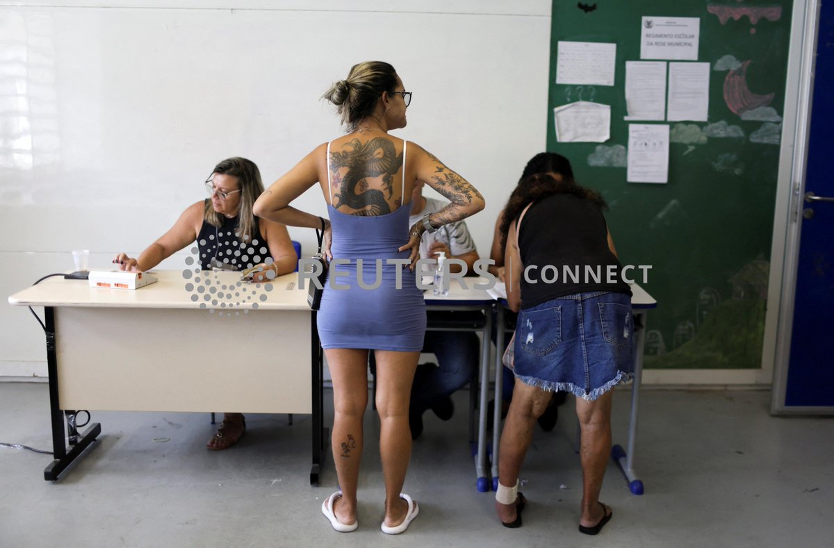 El presidente de Brasil, Jair Bolsonaro, lograba una ventaja en el recuento inicial de votos de las elecciones presidenciales, por delante de Luiz Inácio Lula da Silva, cuyo Partido de los Trabajadores suele obtener más apoyo en regiones que tardan más en informar. #Eleicoes2022