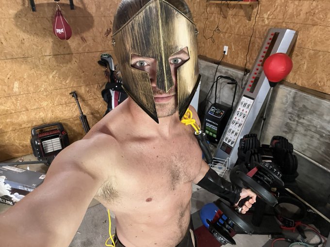 Spartans!!!! Let the 300 workout begin!! Online now 👻🎃😁 https://t.co/OmsShukhwx<a href="/tag/flirtsummit2021"class="tags"><span>#flirtsummit2021</span></a>