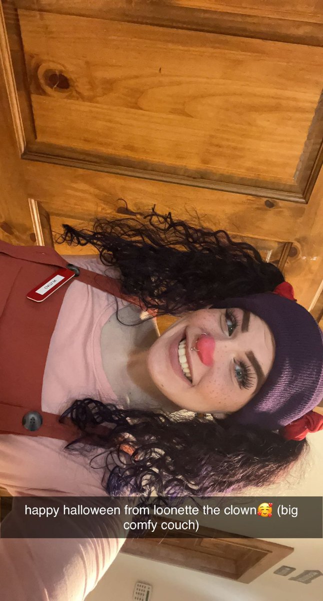 c_bodacious's tweet photo. happy halloween from loonette the clown♥️🎃👻 https://t.co/rBJrLZOUh6