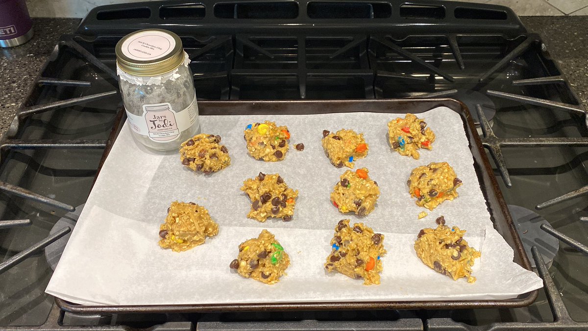 Thank you #cpvpa what better thing to do on a rainy Sunday than to make cookies!  A prize I won at the conference last weekend!  They may only last 30sec after baking - but who’s counting!