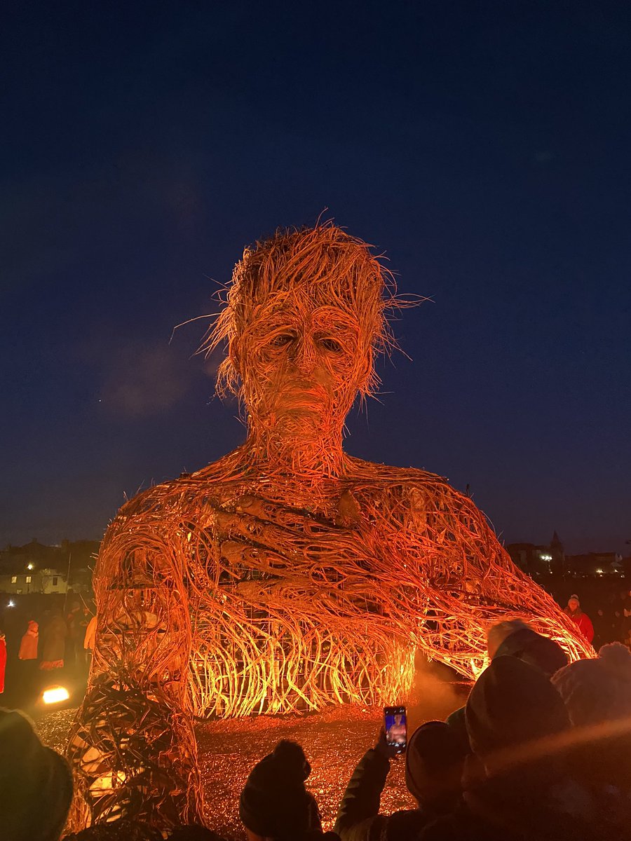Absolute scenes at Fisheries Field this evening. Bualadh bos <a href="/Macnas/">Macnas</a> 👏🎃