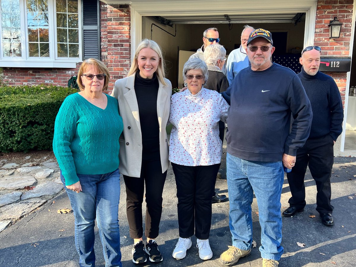 karolineleavitt's tweet photo. Beautiful and busy day meeting new voters in Manchester!
🕍Spoke at Temple Adath Yeshurun
🏃🏼♀️Knocked Doors on the West Side
🏡Attended a Block Party in Ward 6
#TeamKaroline #NHPolitics https://t.co/SMZU2wlSCT