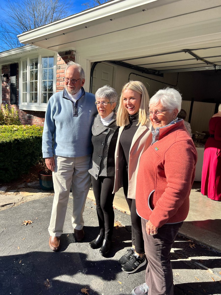 karolineleavitt's tweet photo. Beautiful and busy day meeting new voters in Manchester!
🕍Spoke at Temple Adath Yeshurun
🏃🏼♀️Knocked Doors on the West Side
🏡Attended a Block Party in Ward 6
#TeamKaroline #NHPolitics https://t.co/SMZU2wlSCT