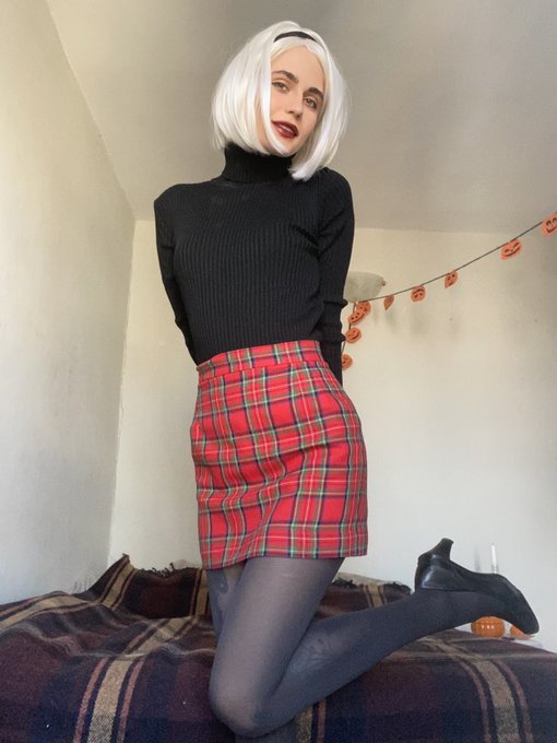 Sabrina Spellman the little bitch 😈 https://t.co/OrFAIGxhEh<a href="/tag/newprofilepicture"class="tags"><span>#newprofilepicture</span></a>