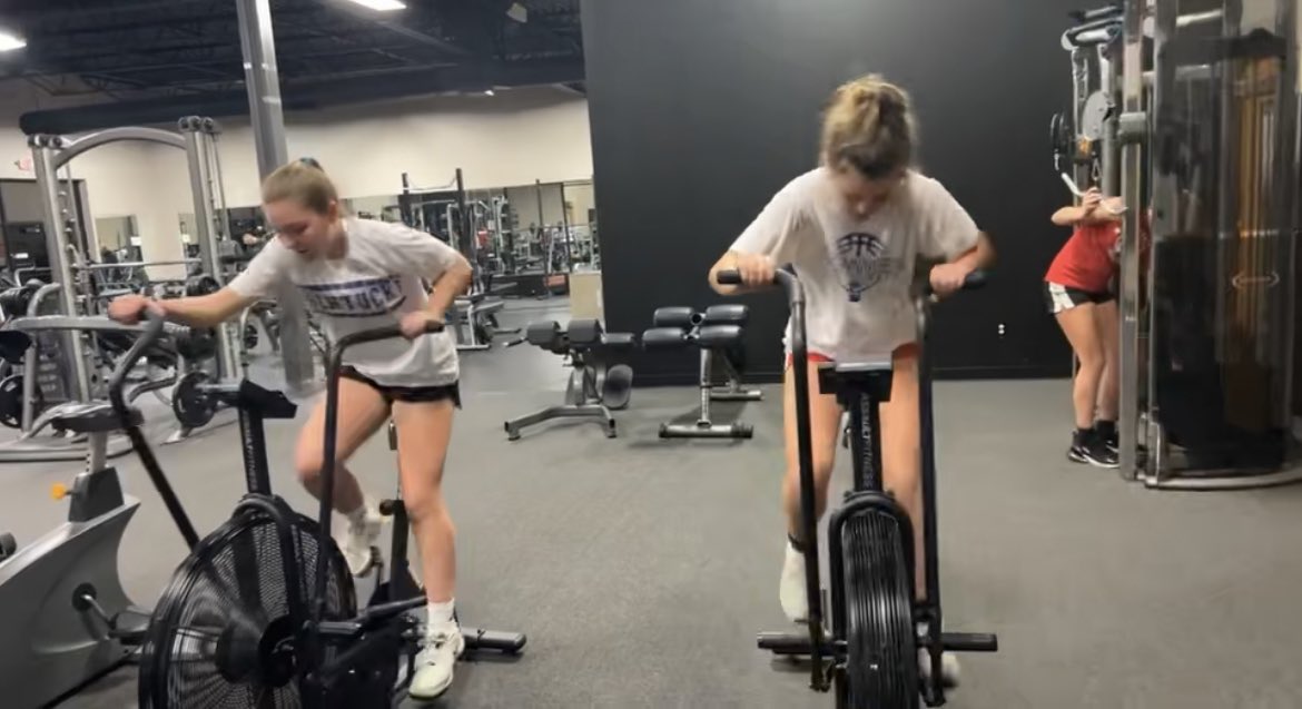 avery_mullins08's tweet photo. Off season almost over, getting ready for club❤️‍🔥⚽️ 2 more days🙌 #soccer #offseasonwork #classof2026 #neverstop https://t.co/YKsw0pb8mR