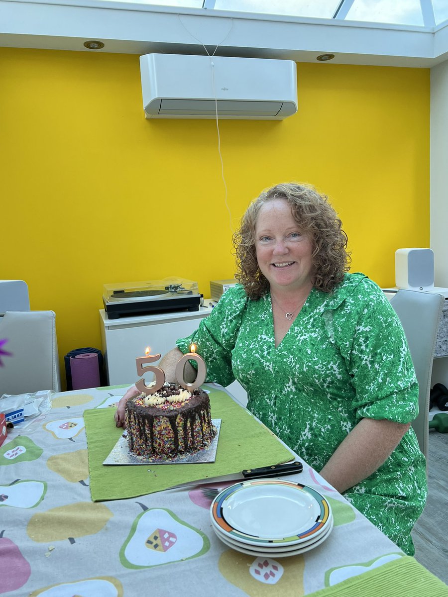 Julie Bassett 🌹 tweet media