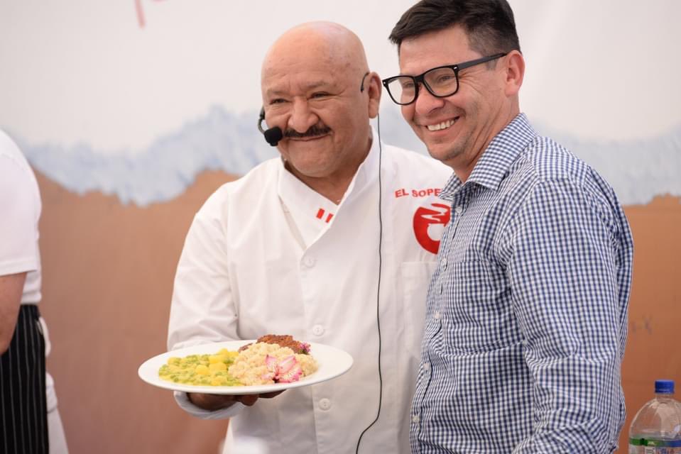 Ficafe_peru's tweet photo. #SomosFicafé2022
Visita la zona gastronómica y disfruta de los mejores platos tradicionales y exóticos de la región. Además, podrás ser parte de la demostración y degustación de platos preparados por expertos de talla nacional y regional. 
¡La fiesta del café peruano te espera! https://t.co/fUoi7V8Q1L