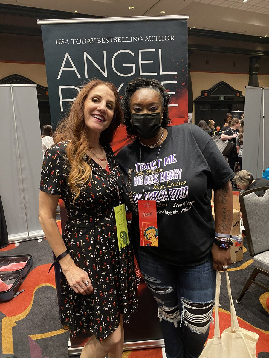 justagirlwithher📚🎧is live @Hive 🐝❤️🧡💛💚💙 tweet media