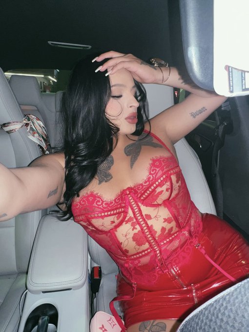 I am the walking embodiment of passion &amp; desire ❤️ https://t.co/4nkoJC4tmg
